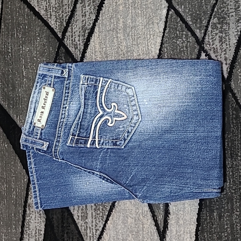 ROCK REVIVAL EMILIE EMBROIDERED BOYFRIEND CROP DENIM JEAN